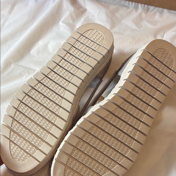 Easy Street Gray Slip-On Flats with Streamlined Design - Picture 5 of 6